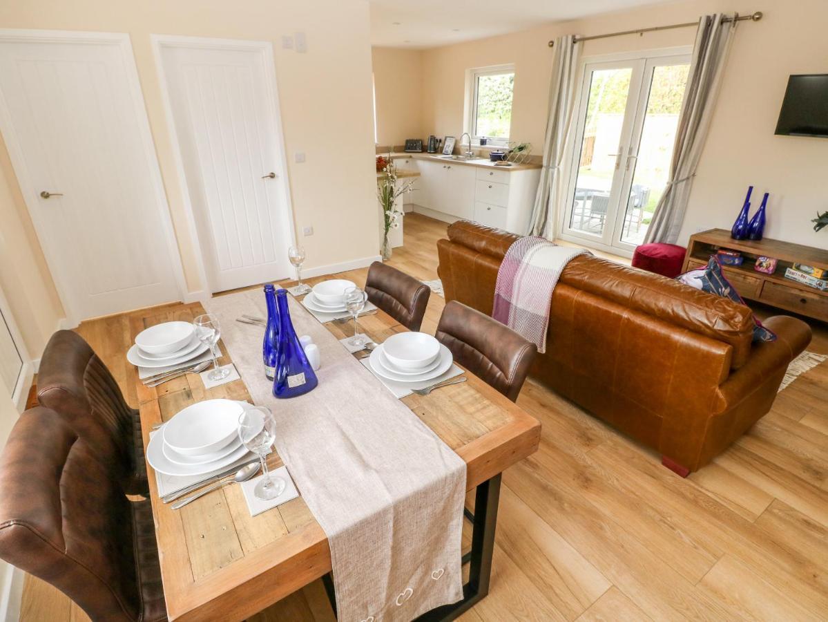 Ramsey Lodge Bier Wood Lodges Tenby Exterior photo