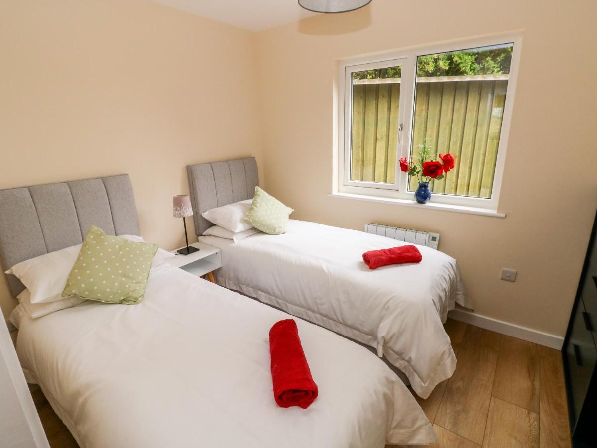 Ramsey Lodge Bier Wood Lodges Tenby Exterior photo